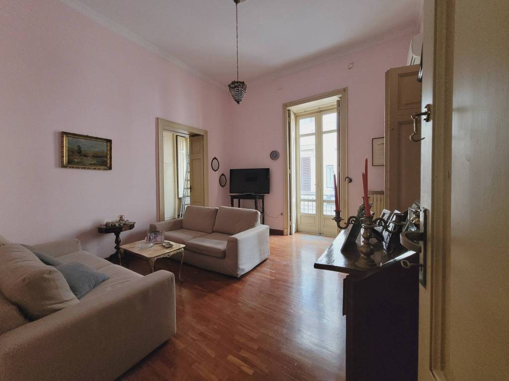 appartamento in affitto a Napoli in zona Chiaia