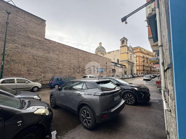 locale commerciale in affitto a Napoli in zona Vicaria