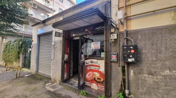 negozio in affitto a Napoli in zona Arenella