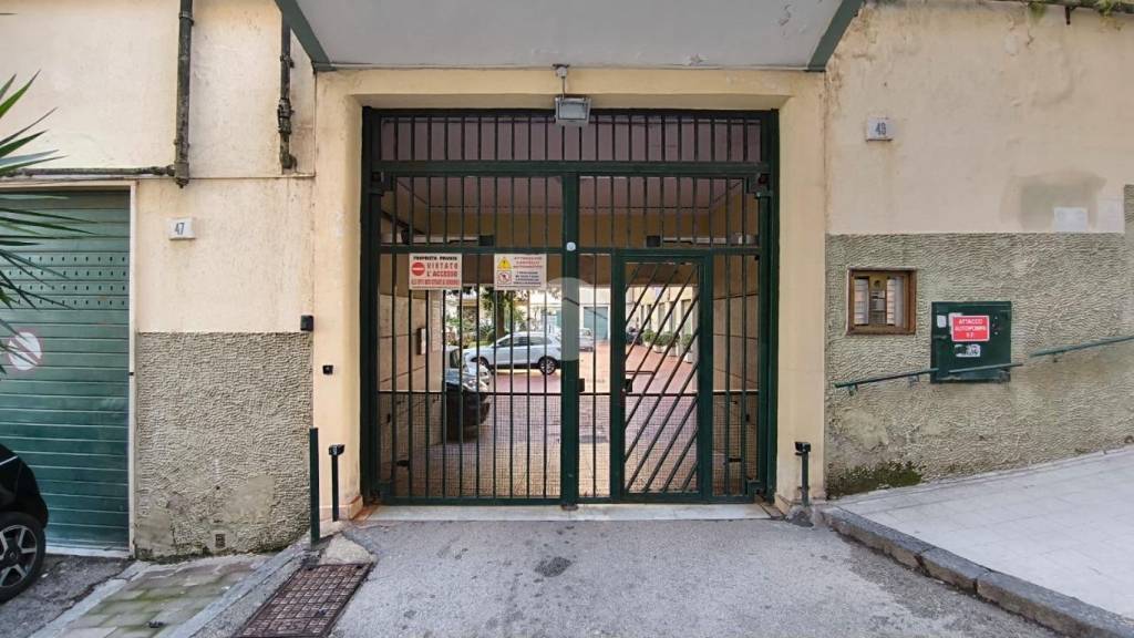 locale commerciale in affitto a Napoli in zona Vomero