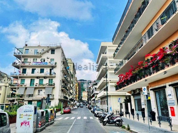 appartamento in affitto a Napoli in zona Chiaia
