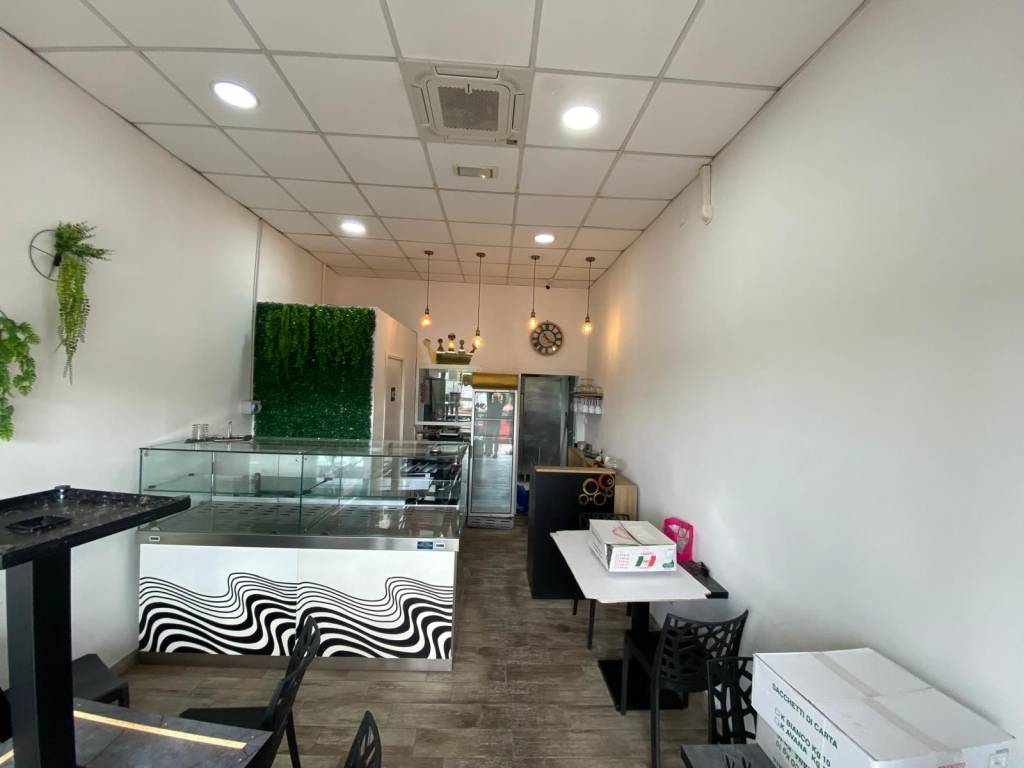 negozio in affitto a Napoli in zona Soccavo