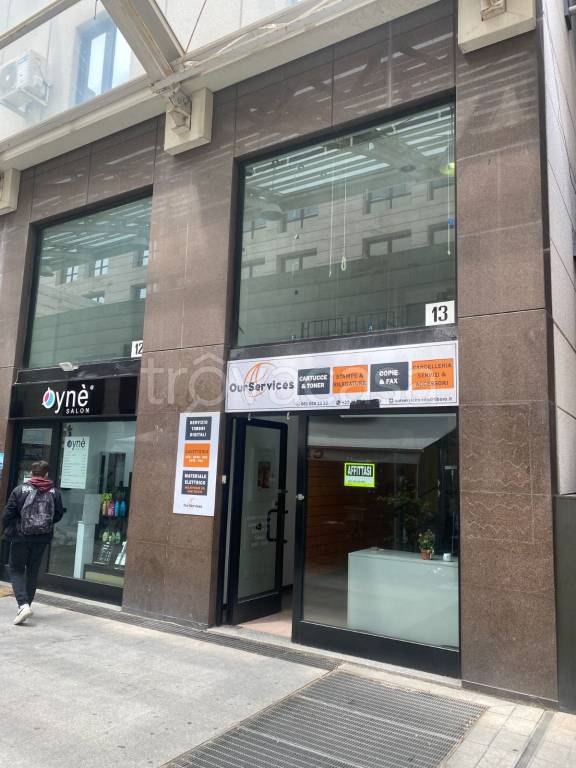 negozio in affitto a Napoli