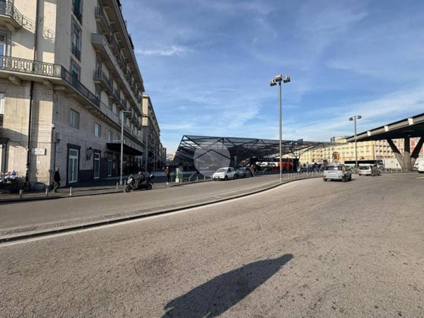 negozio in affitto a Napoli in zona Mercato