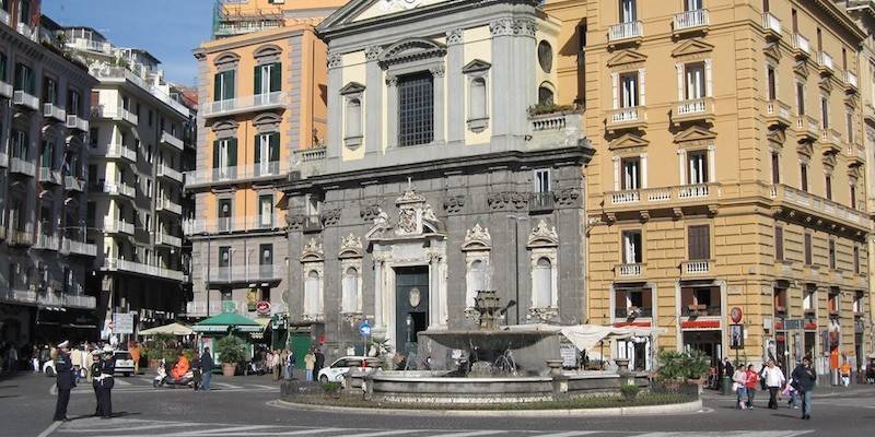 appartamento in affitto a Napoli in zona Chiaia
