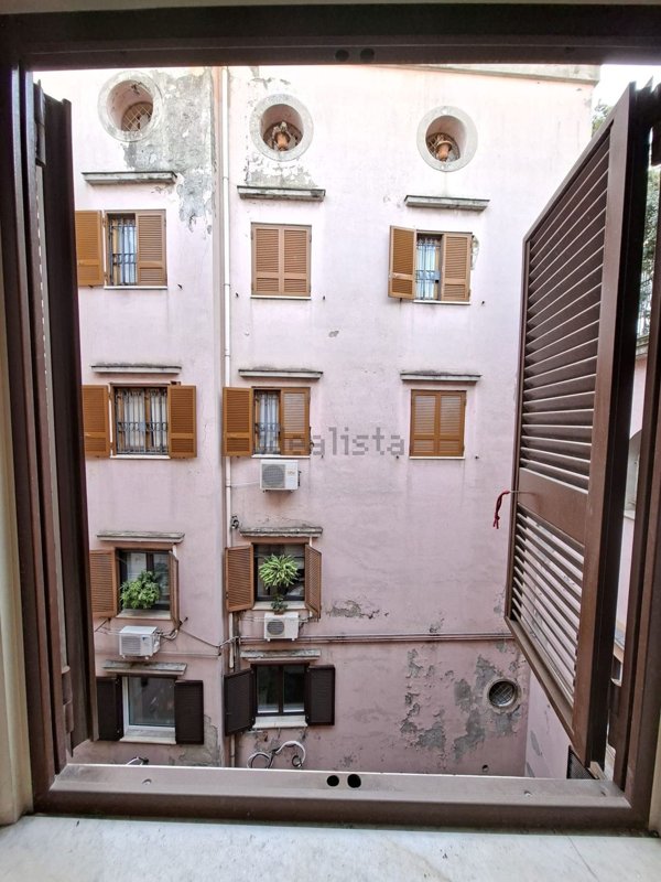 appartamento in affitto a Napoli in zona Chiaia