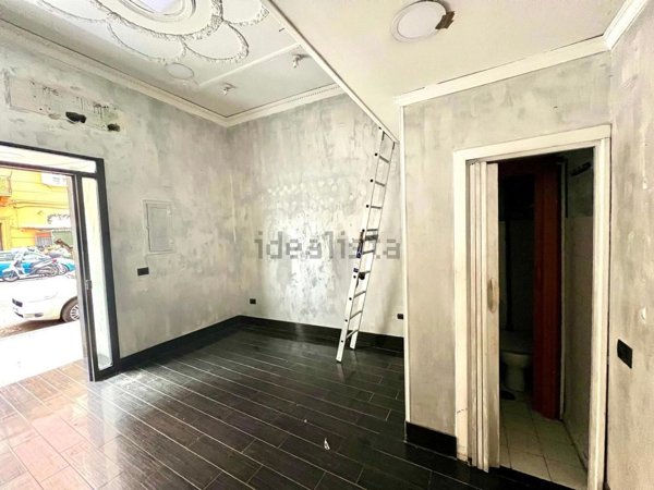locale commerciale in affitto a Napoli in zona Vicaria