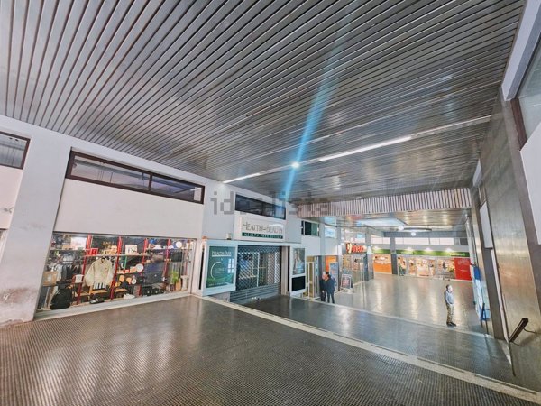 locale commerciale in affitto a Napoli in zona Vomero