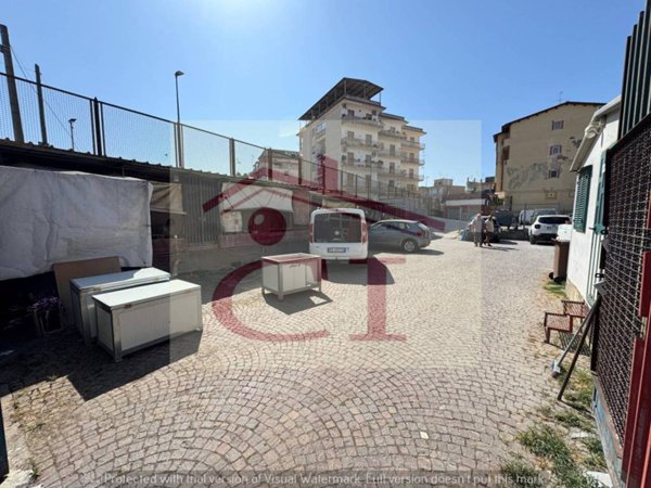 negozio in affitto a Napoli in zona Secondigliano