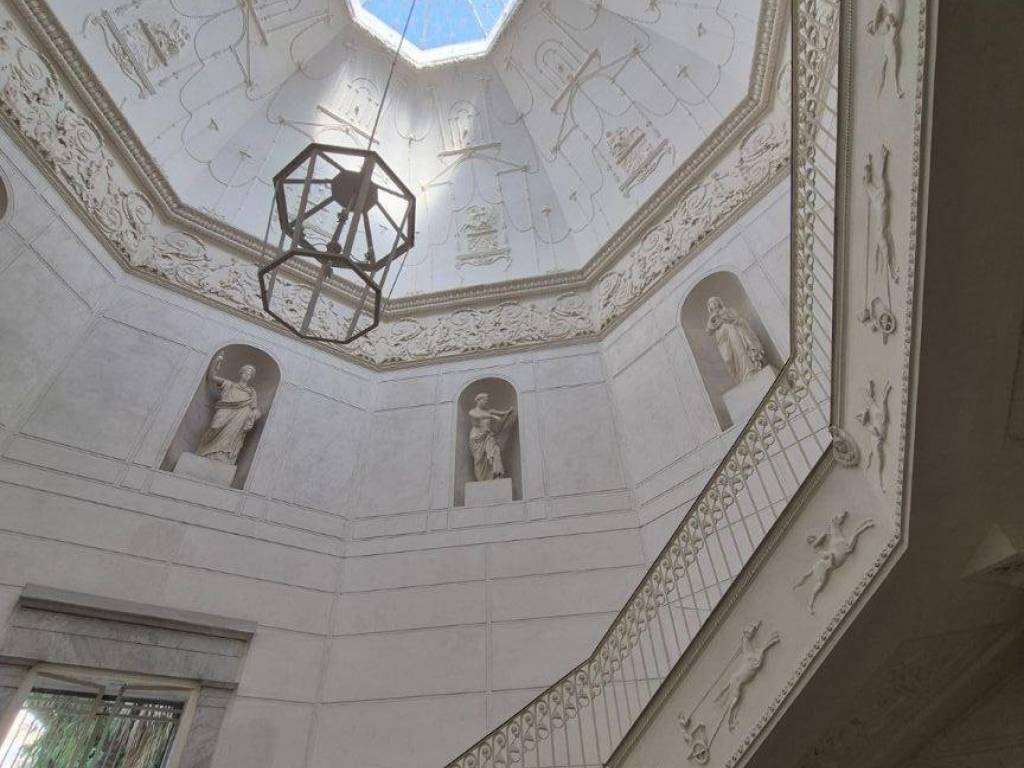 appartamento in affitto a Napoli in zona Chiaia