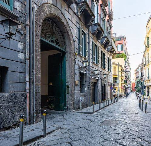 appartamento in affitto a Napoli in zona Chiaia