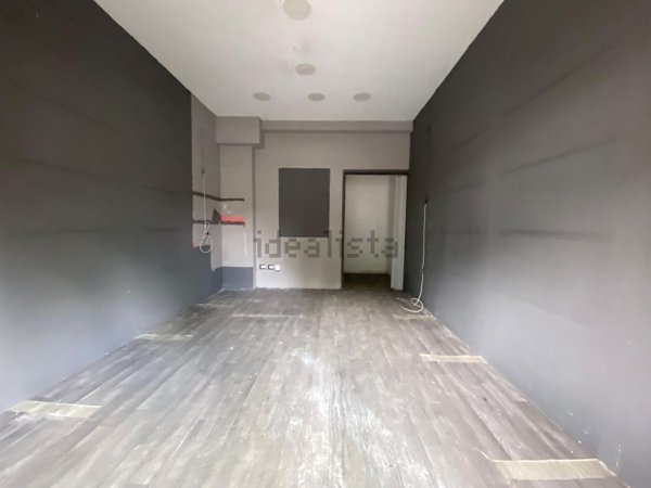 locale commerciale in affitto a Napoli in zona Secondigliano