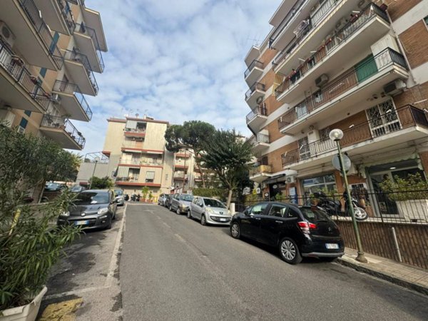 negozio in affitto a Napoli in zona Capodimonte / Colli Aminei