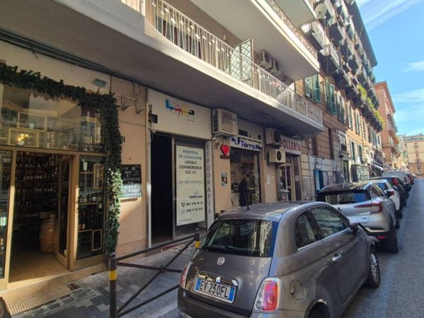 negozio in affitto a Napoli in zona Vomero