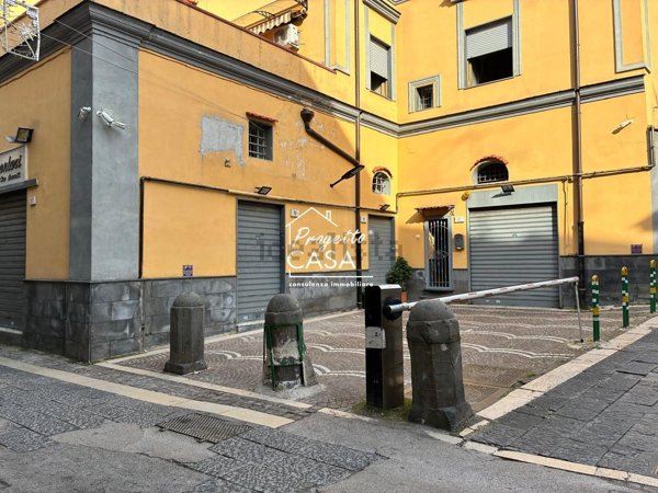 locale commerciale in affitto a Napoli in zona Barra