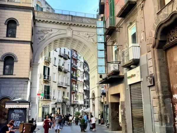 appartamento in affitto a Napoli in zona Chiaia