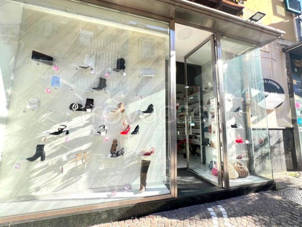 negozio in affitto a Napoli in zona Barra