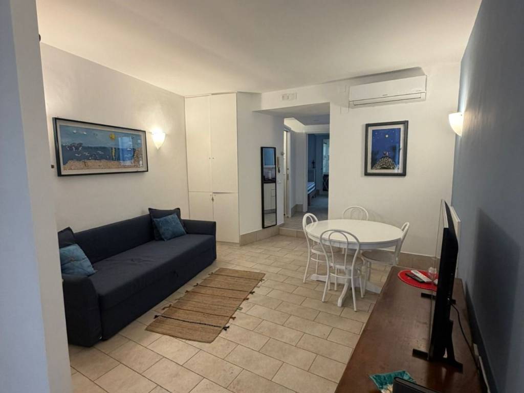 appartamento in affitto a Napoli in zona Chiaia