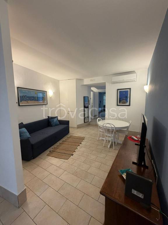 appartamento in affitto a Napoli in zona Chiaia