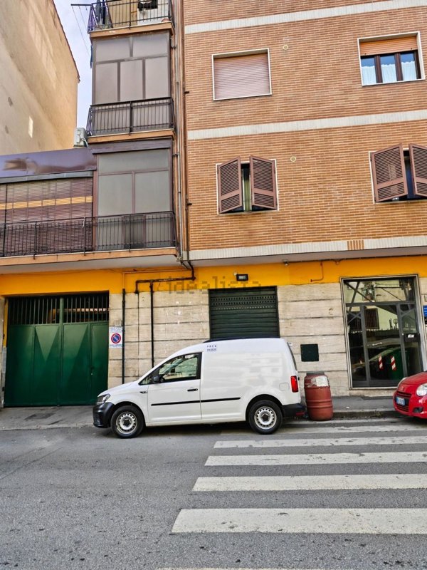 locale commerciale in affitto a Napoli in zona Secondigliano