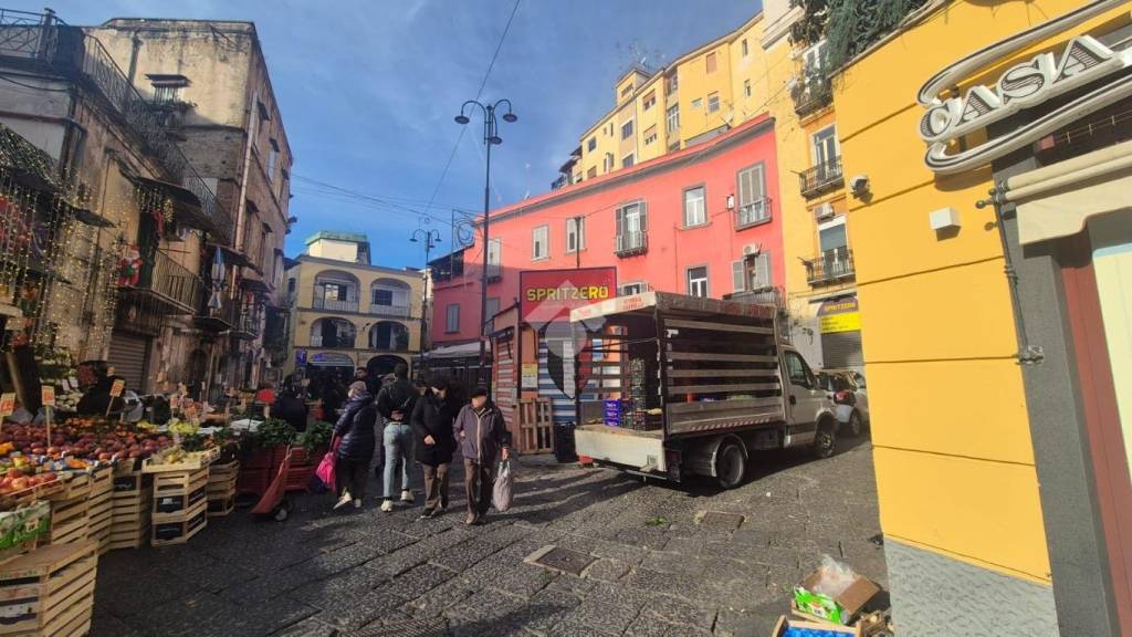 negozio in affitto a Napoli in zona Vomero