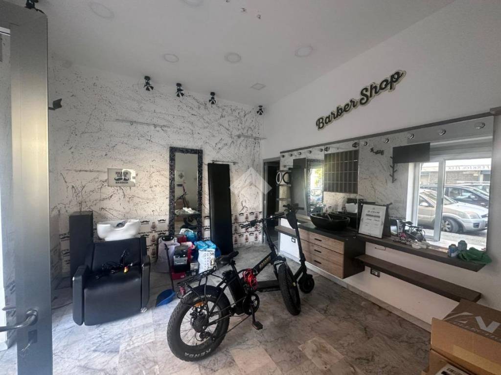 negozio in affitto a Napoli in zona Secondigliano