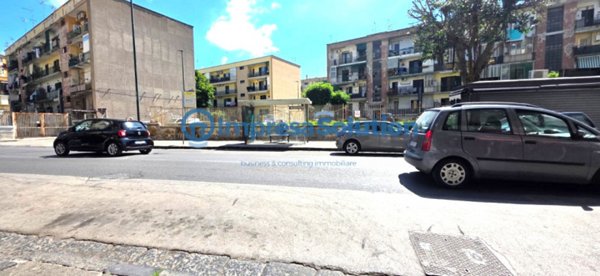 negozio in affitto a Napoli in zona Bagnoli