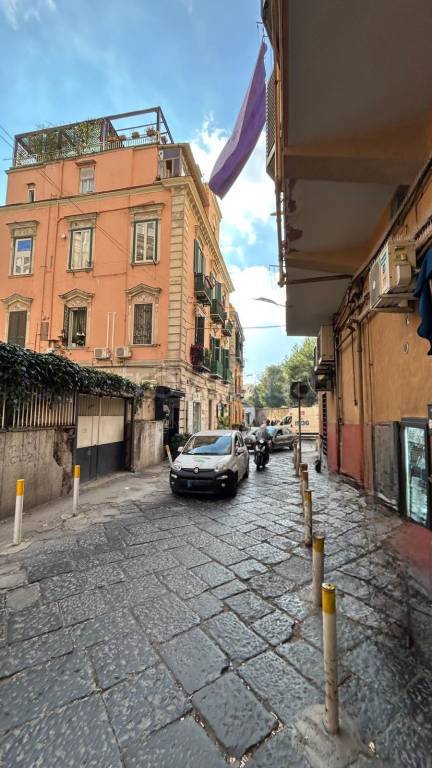 negozio in affitto a Napoli in zona Arenella