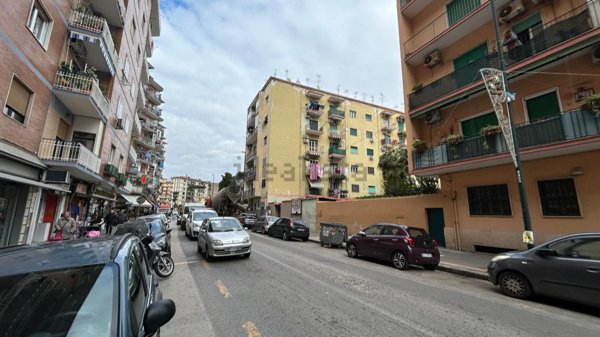 locale commerciale in affitto a Napoli in zona Bagnoli