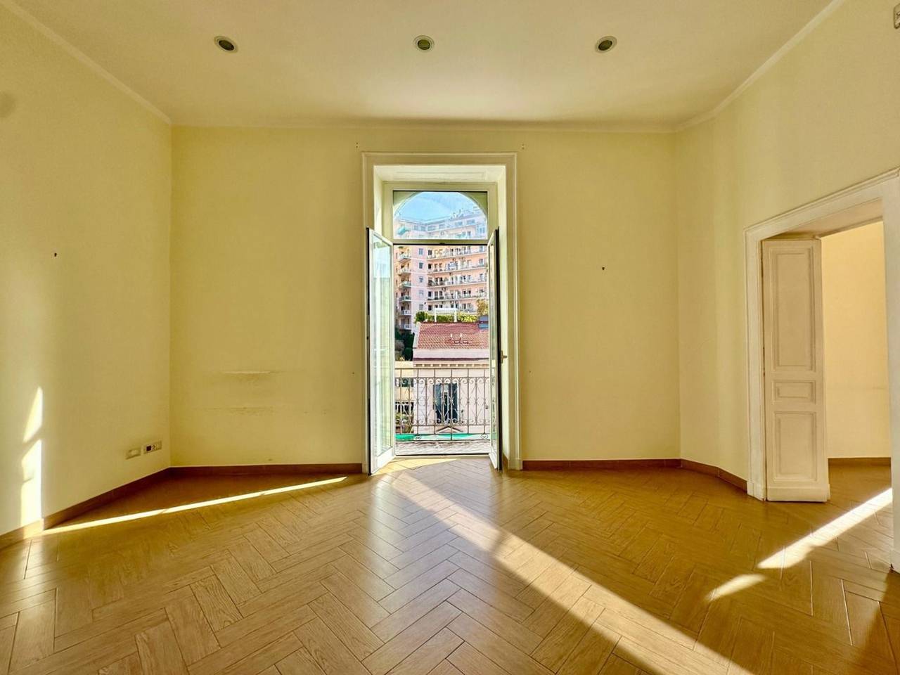 appartamento in affitto a Napoli in zona Chiaia