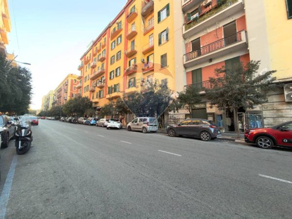 negozio in affitto a Napoli in zona Arenella