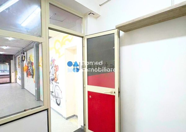 locale commerciale in affitto a Napoli in zona Fuorigrotta