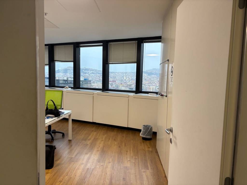 ufficio in affitto a Napoli in zona Poggioreale