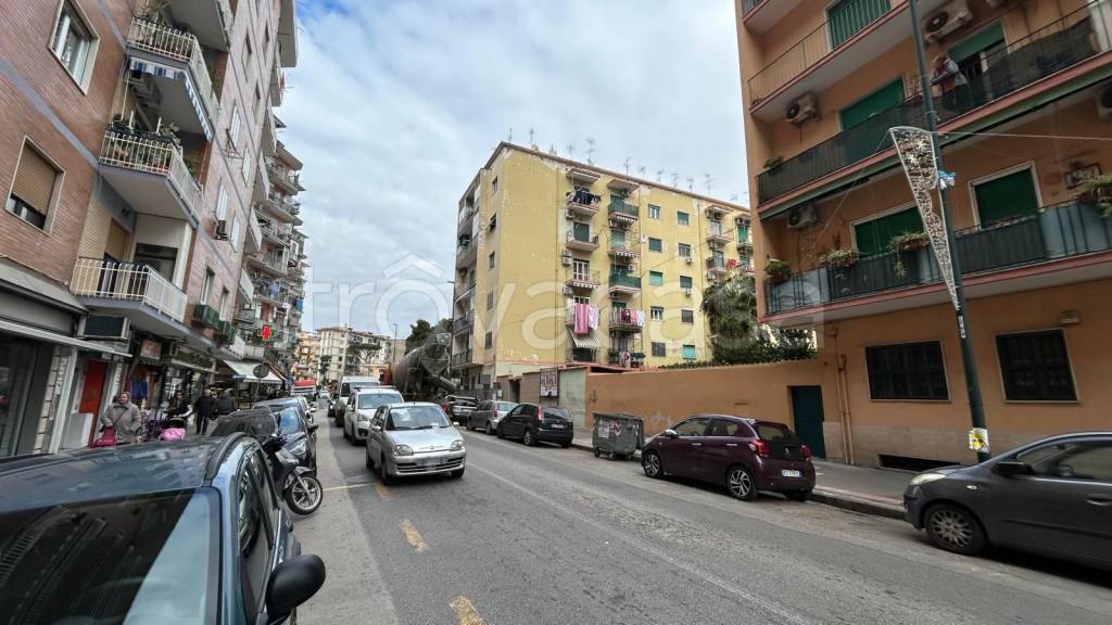 negozio in affitto a Napoli in zona Bagnoli