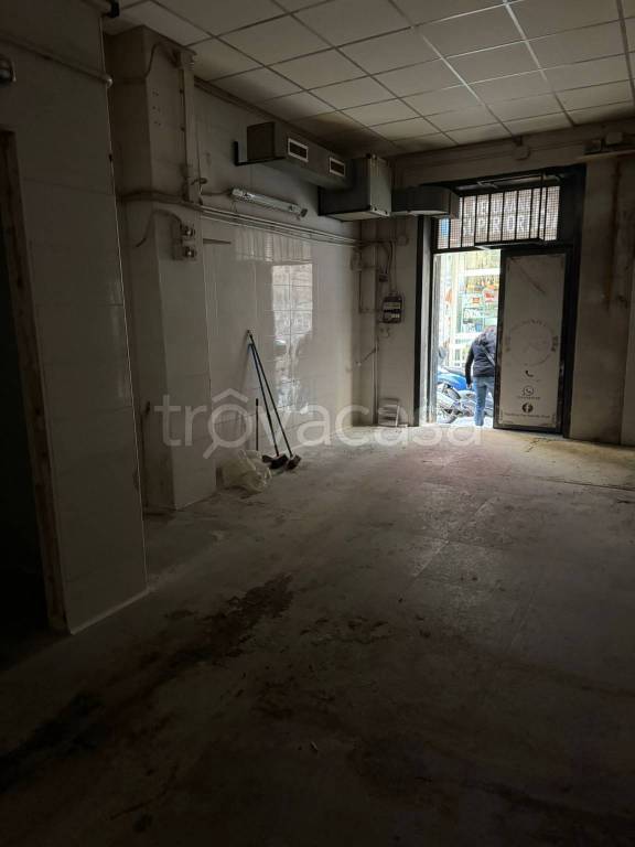 negozio in affitto a Napoli in zona Pendino / San Giuseppe