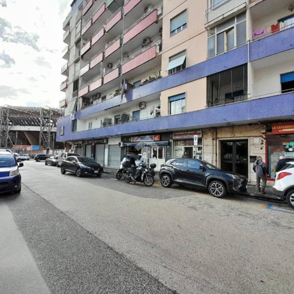 negozio in affitto a Napoli in zona Fuorigrotta