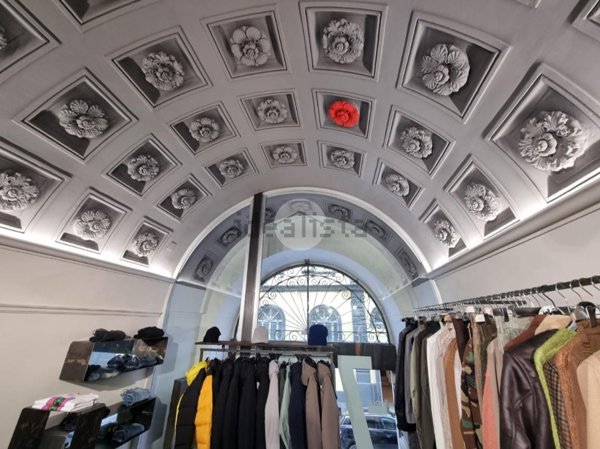 locale commerciale in affitto a Napoli in zona Vomero