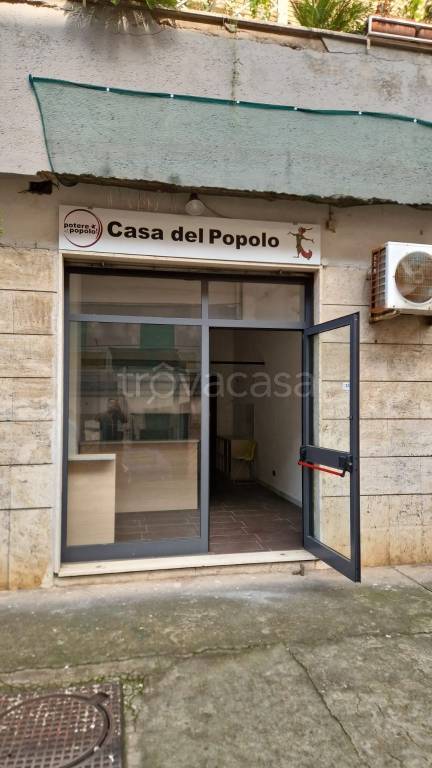 negozio in affitto a Napoli in zona Soccavo