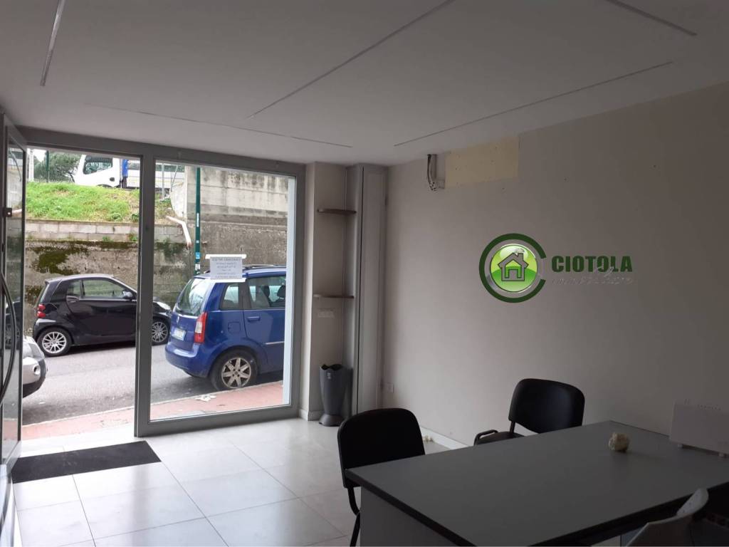 negozio in affitto a Napoli in zona Soccavo