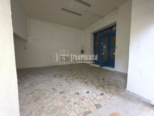 locale commerciale in affitto a Napoli in zona Bagnoli