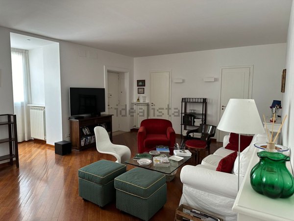 appartamento in affitto a Napoli in zona Chiaia