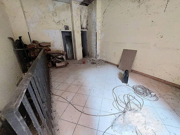 negozio in affitto a Napoli in zona Fuorigrotta