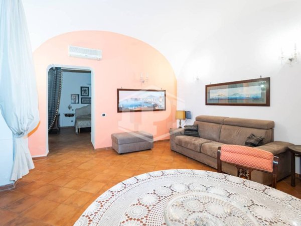 appartamento in affitto a Napoli in zona Chiaia