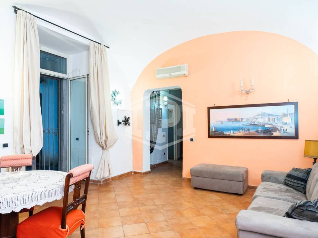 appartamento in affitto a Napoli in zona Chiaia