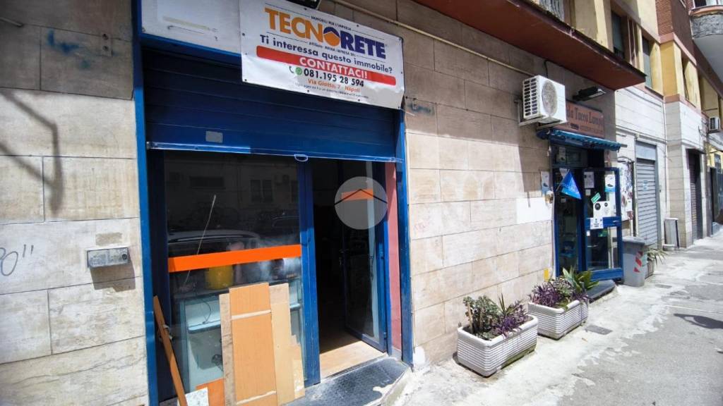negozio in affitto a Napoli in zona Arenella