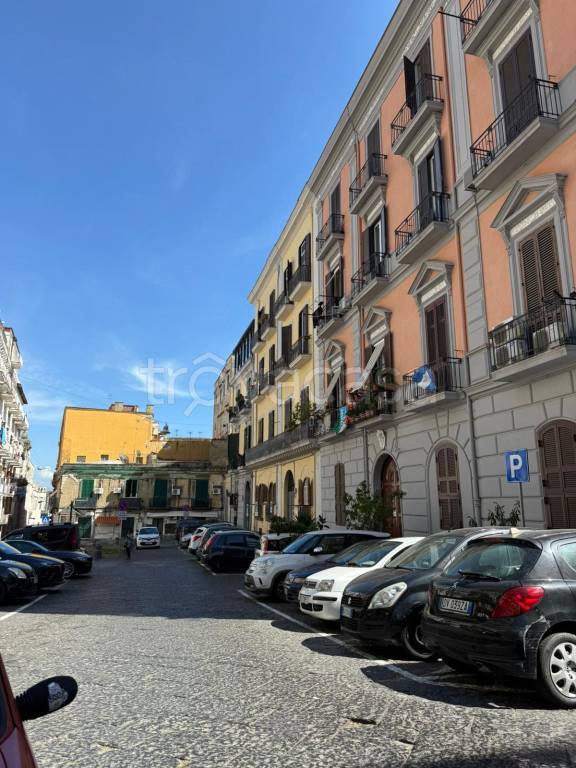 negozio in affitto a Napoli in zona Avvocata