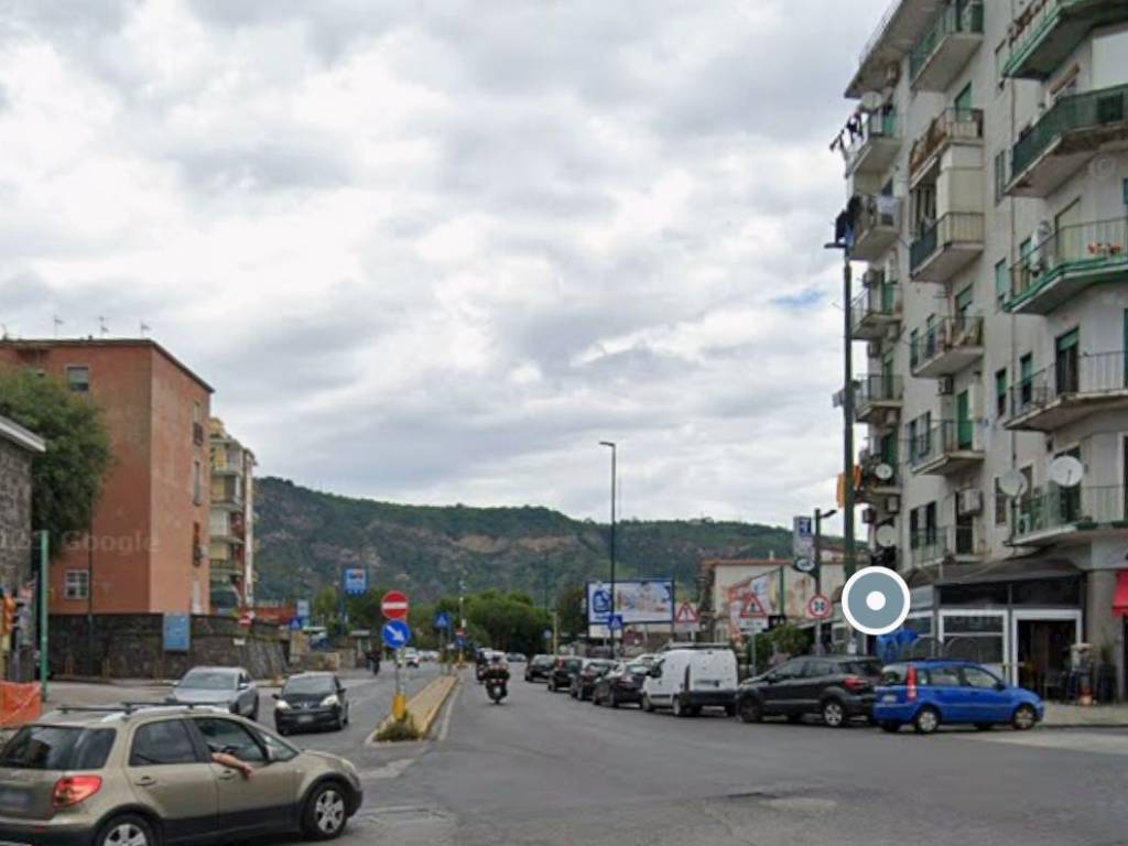 negozio in affitto a Napoli in zona Fuorigrotta