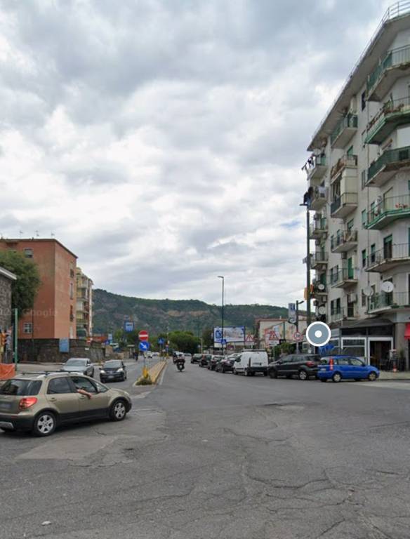 negozio in affitto a Napoli in zona Fuorigrotta