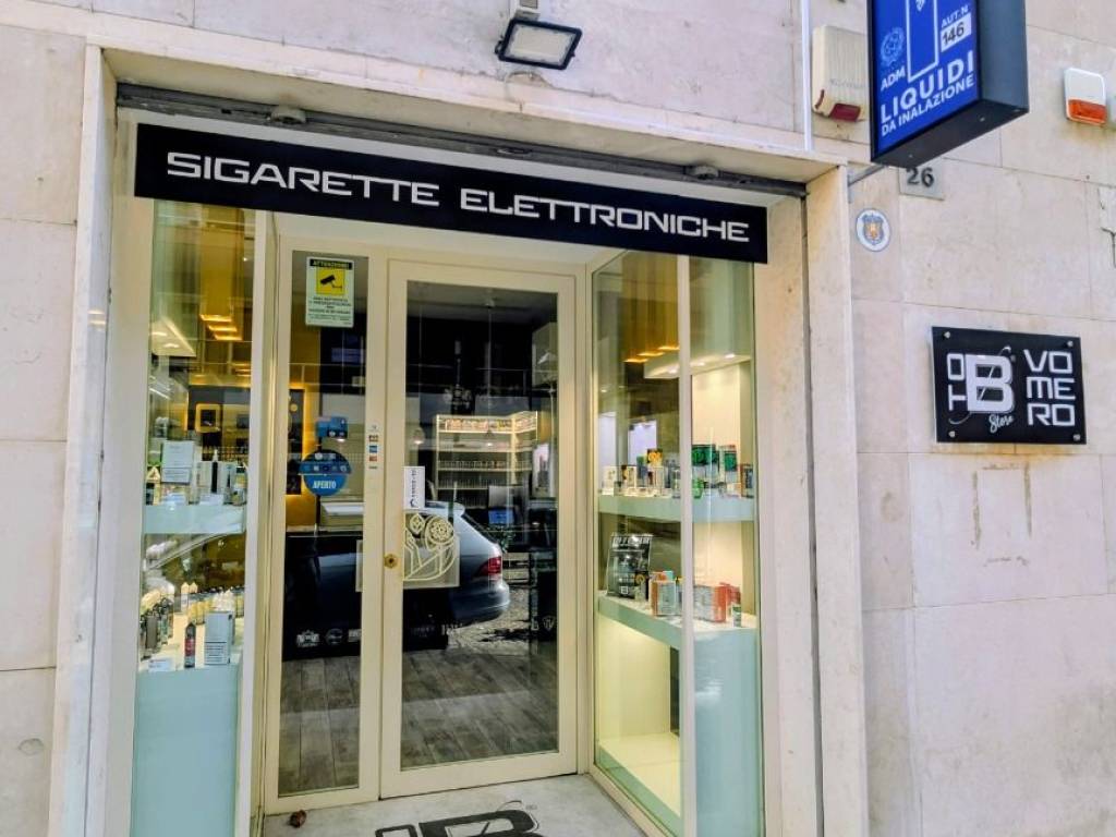 negozio in affitto a Napoli in zona Vomero