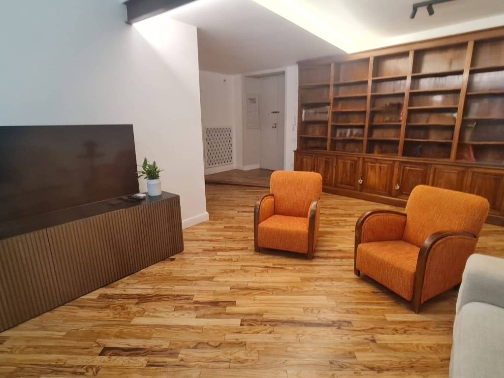 appartamento in affitto a Napoli in zona Chiaia